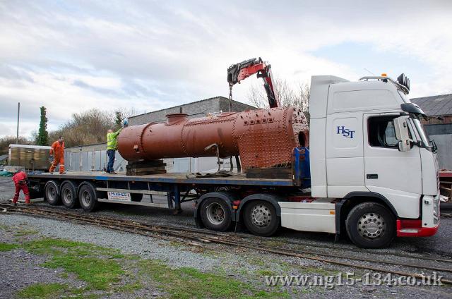134's Boiler being loaded for its journey to Loughborough. <br> Photo: Chris Parry